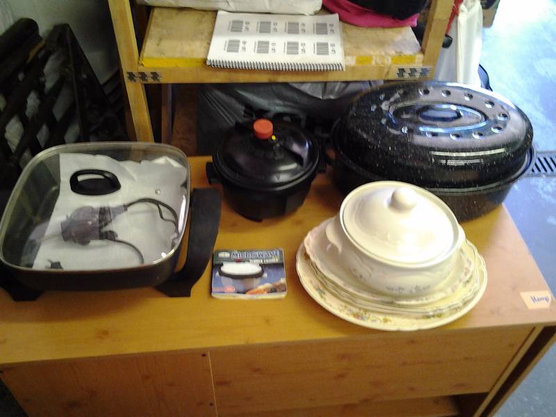 Microwave Tender Cooker, Pressure Cooker, Electric Skillet, Roaster, Pfaltzgraff Casserole, Vintage Platters