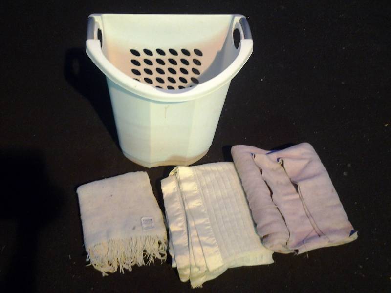 HamperLaundry Basket With 3-Blankets (1-Fairbo)