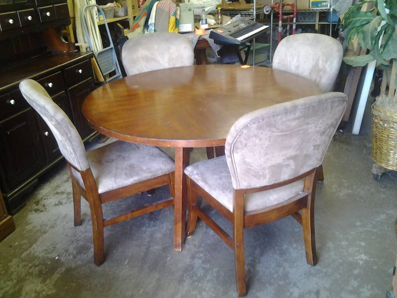 lot 4 image: 54 Inch Round Dining Table With Tan Chairs