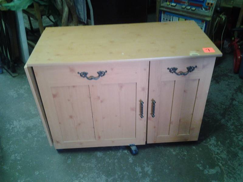 lot 7 image: Sewing Cabinet On Wheels 40x19x29