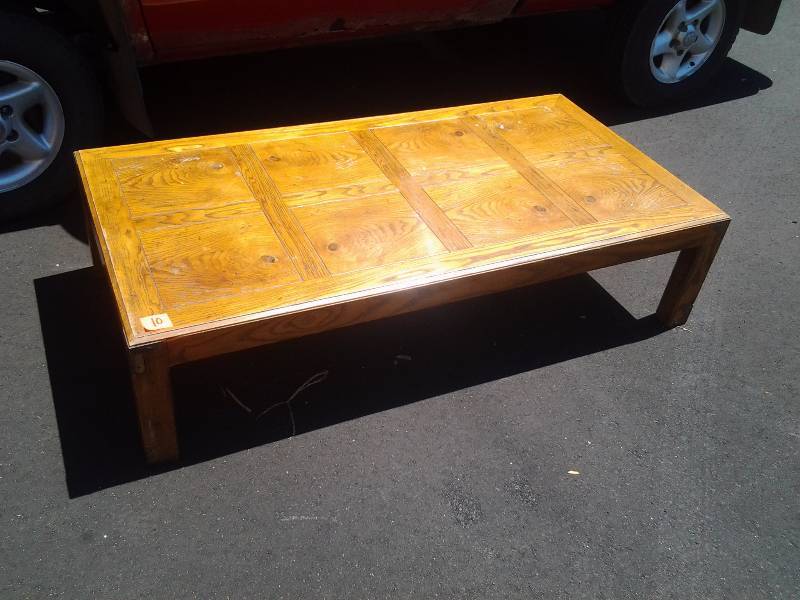 lot 10 image: Large Oak Coffee Table with Metal Corners 65x34x16