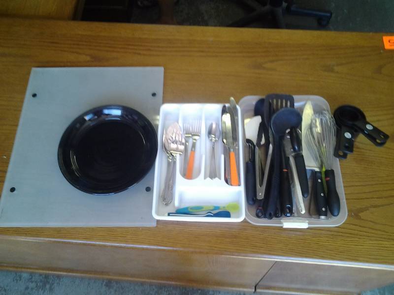 lot 27 image: Tempered Glass Cutting Board, Flatware, Utensils Other Kitchen Related