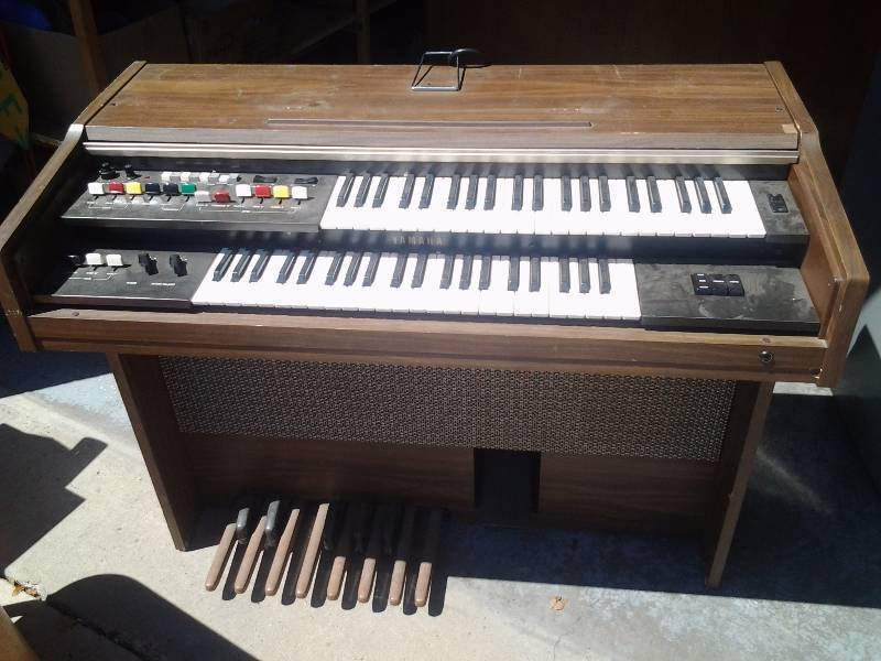 lot 34 image: Yamaha Electric Organ Works