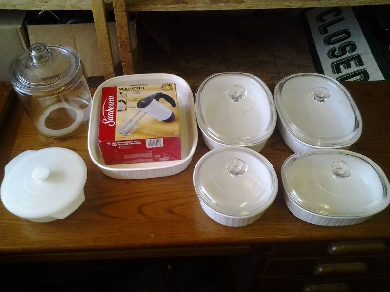 lot 36 image: Corning Ware Casseroles, Glass Apothecary Jar
