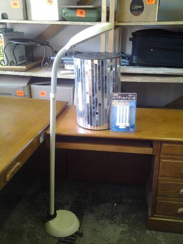 lot 39 image: Floor Lamp Work Light With New Bulb, Duralite Mirrored Stand Display
