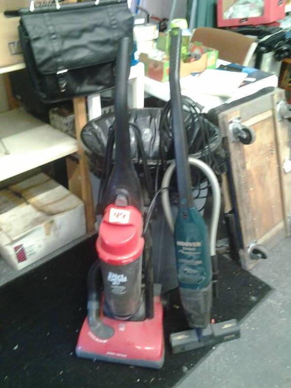 lot 49 image: Dirt Devil Upright Vacuum, Hoover Tempo