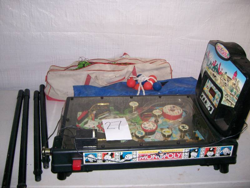 lot 27 image: Stand Alone  Monopoly Game & Lawn Games