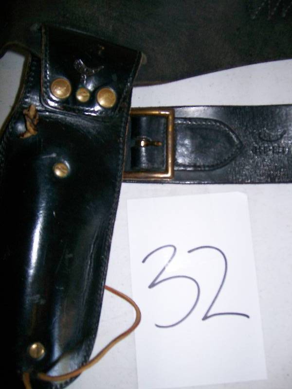 lot 32 image: Hunter Holster belt