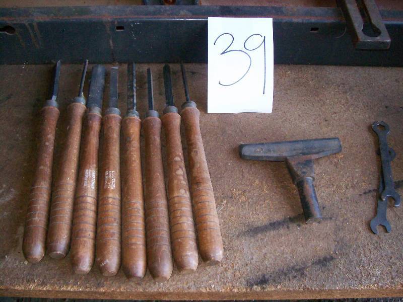 lot 39 image: Craftsman wood lathe