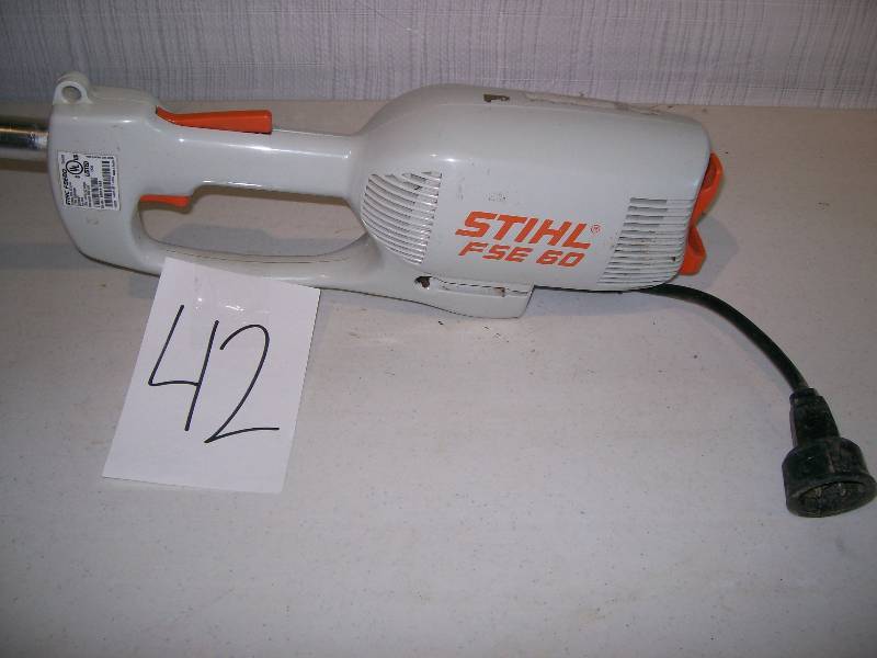 lot 42 image: Electric Weed Whip