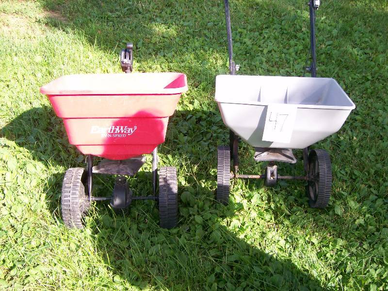 lot 47 image: lot 2 Broadcast Spreader