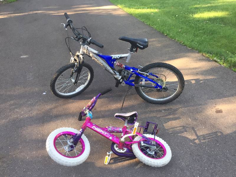 lot 12 image: Boy & Girl Bike