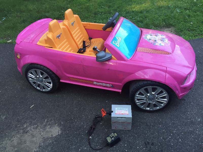 lot 13 image: Barbie Mustang Powerwheels