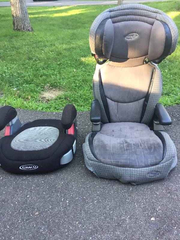 lot 14 image: 2 Childrens Booster Seats