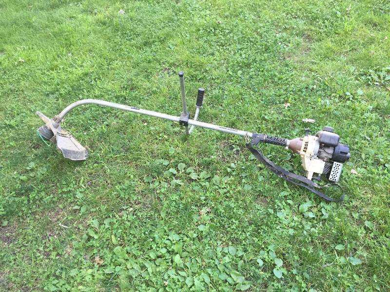 lot 15 image: Gas Weed whip