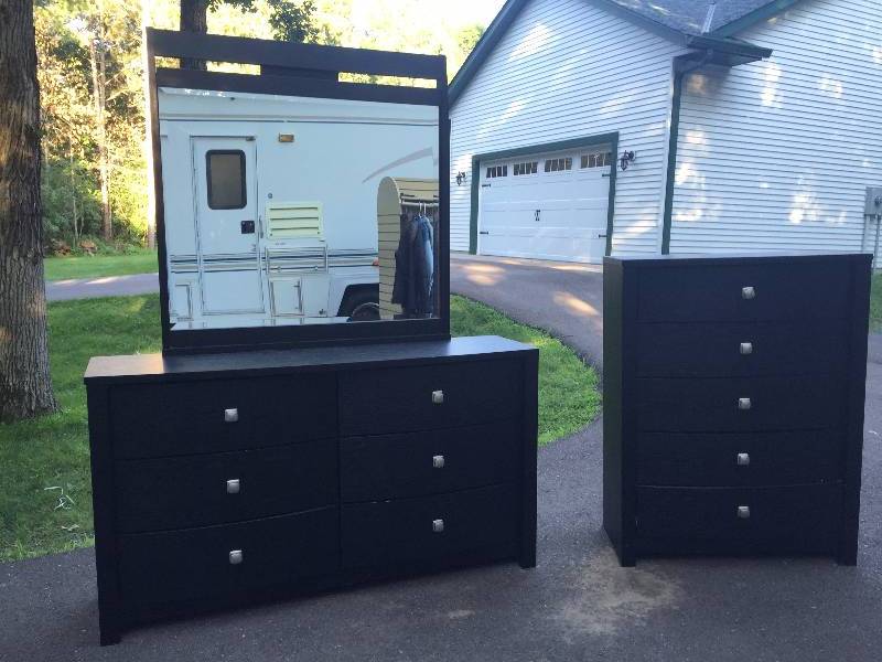 lot 17 image: Black with Silver Hardware Dresser Set