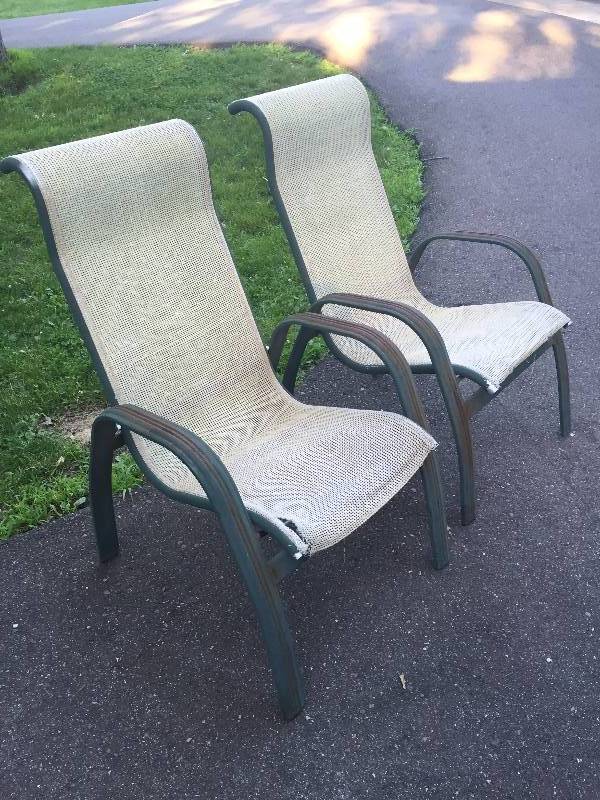 lot 18 image: Set of Green Metal Porch Chairs