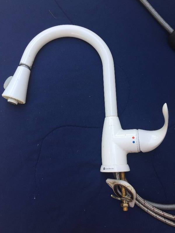 lot 23 image: Glacier Bay Kitchen Faucet