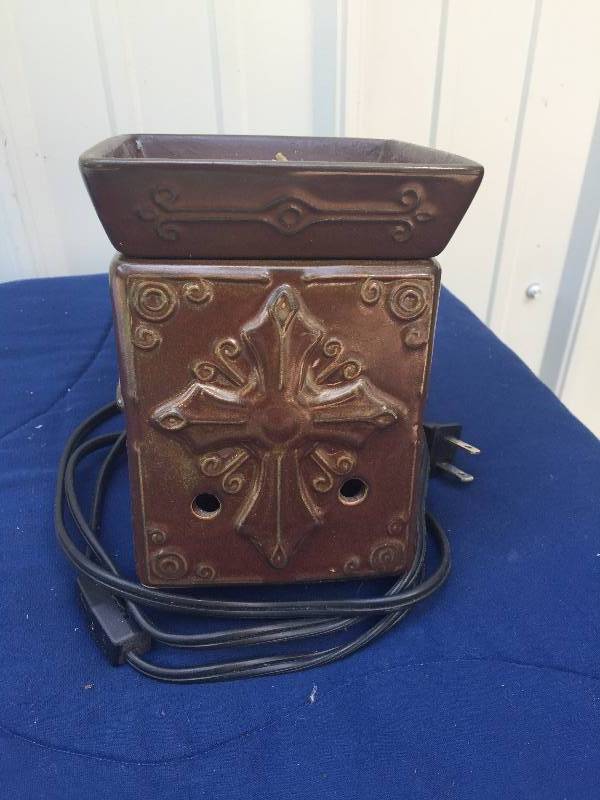 lot 30 image: Ceramic Wax Warmer