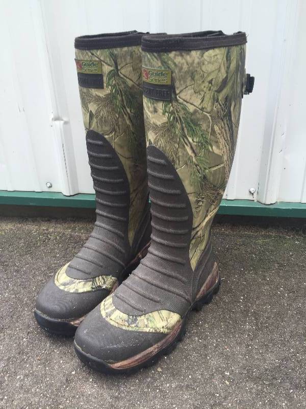 lot 33 image: Mens Guide Series Scent Free Water Boots