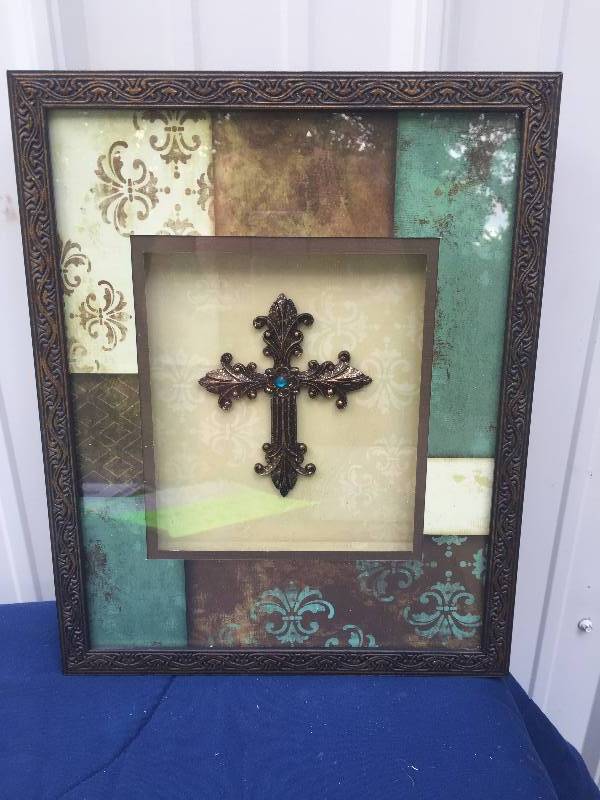 lot 41 image: Decorative Shadow Box Picture