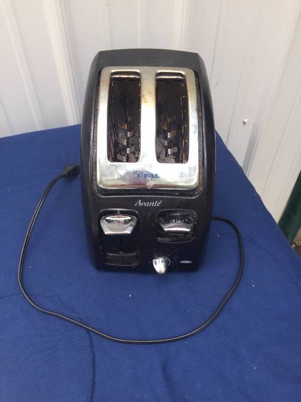 lot 49 image: T-Fal Toaster