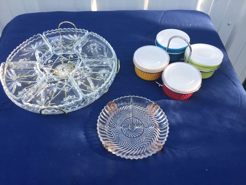 lot 58 image: Serving Dish Set