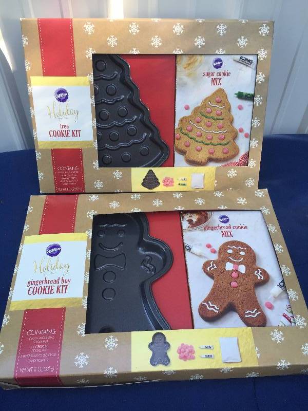 lot 61 image: New Holiday Cookie Kits with Pans