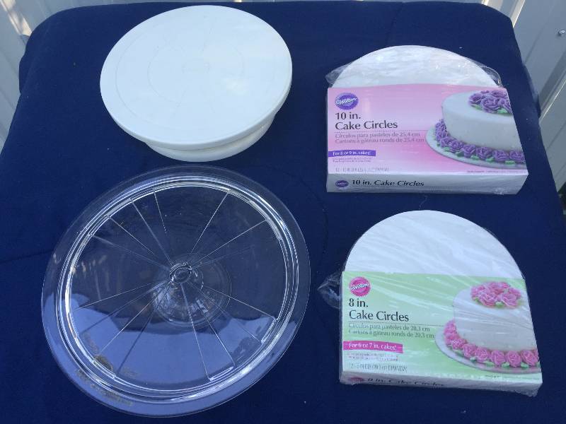 lot 62 image: Cake Decorating Supplies