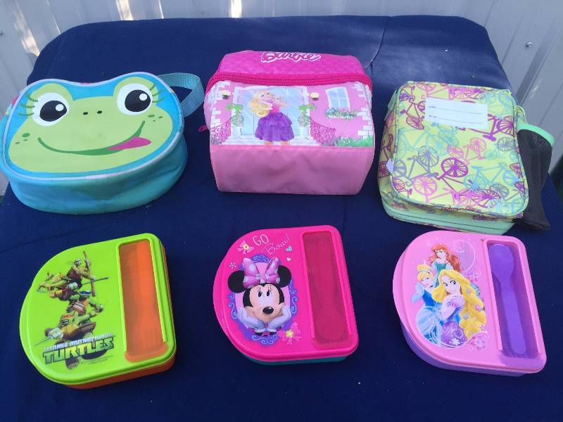 lot 65 image: Lunch Box and Container Lot