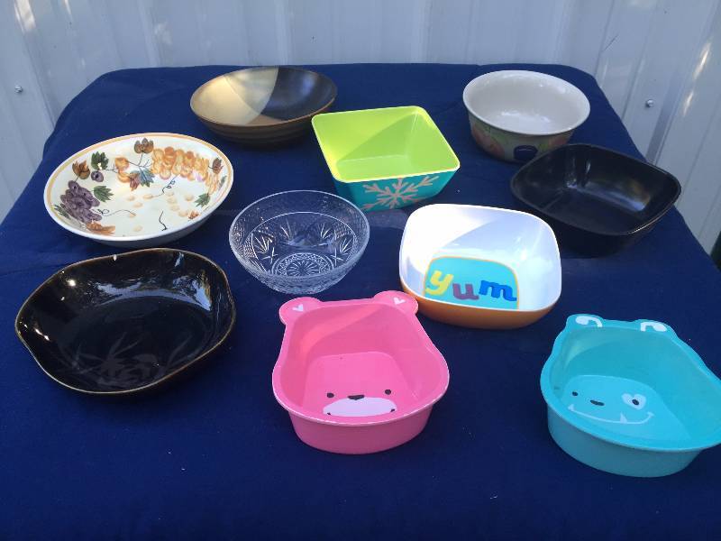 lot 72 image: Lot of Bowls