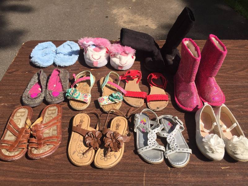lot 89 image: Girls Shoe Lot Size 1011