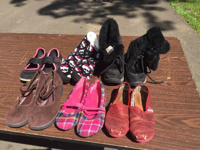 lot 93 image: Girl Shoe Lot size 12