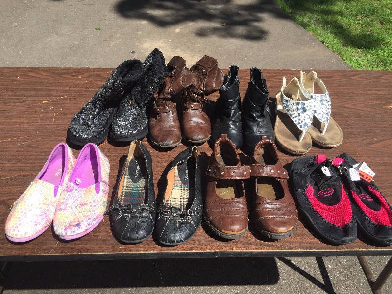 lot 95 image: Girls Shoe Lot Size 34