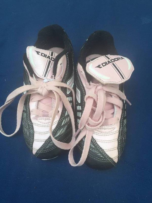 lot 102 image: Girl Cleats size 13