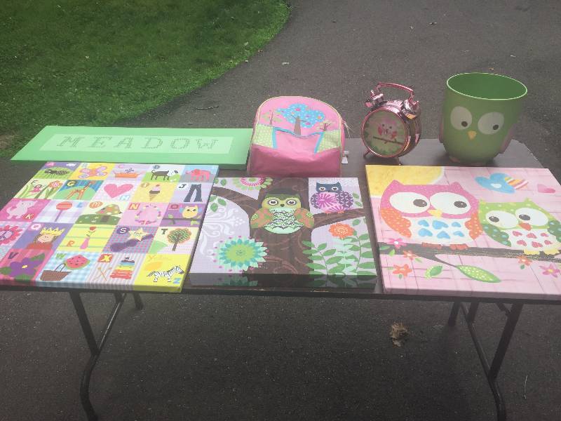 lot 133 image: Owl Girls Room Dcor
