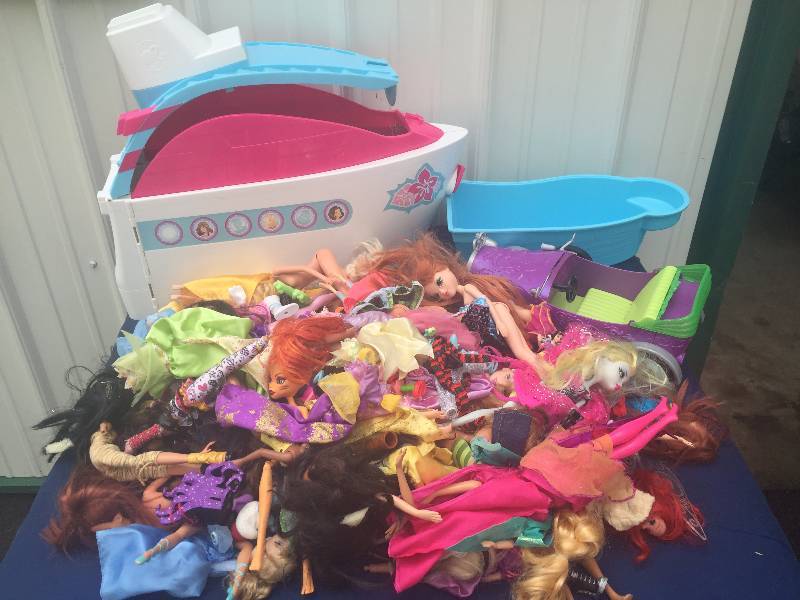 lot 148 image: Huge Lot of Barbies with cruise ship, pool & Car