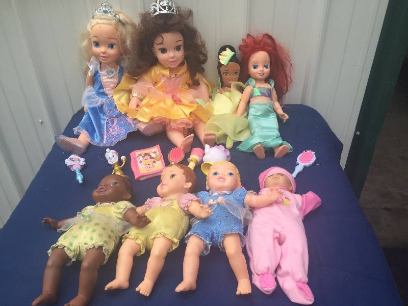 lot 153 image: Princess Doll Lot