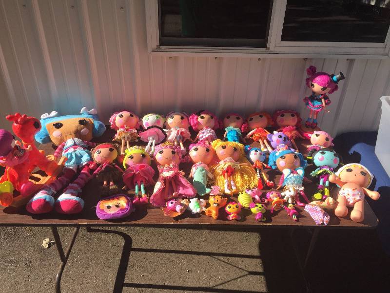 lot 154 image: HUGE Lalaloopsy Lot