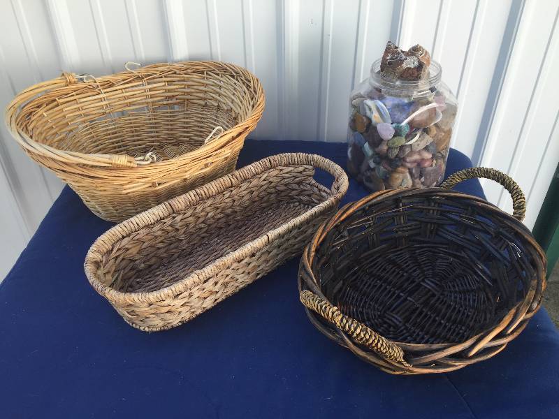 lot 176 image: Basket & Rock Lot