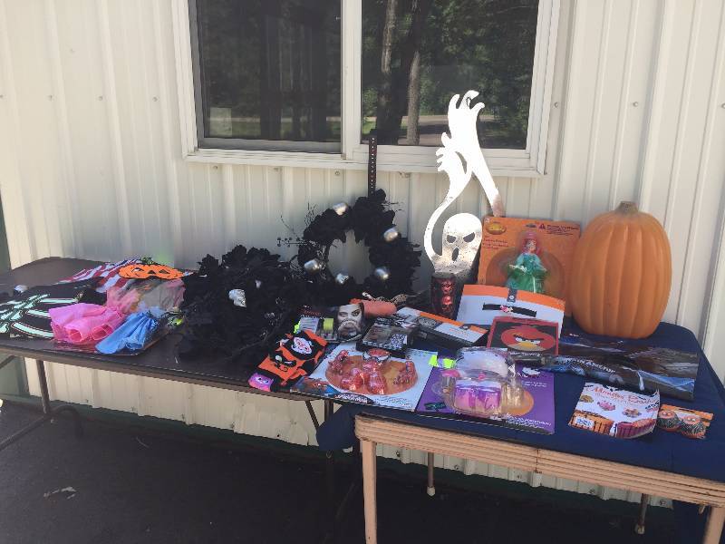lot 181 image: Misc Halloween Dcor