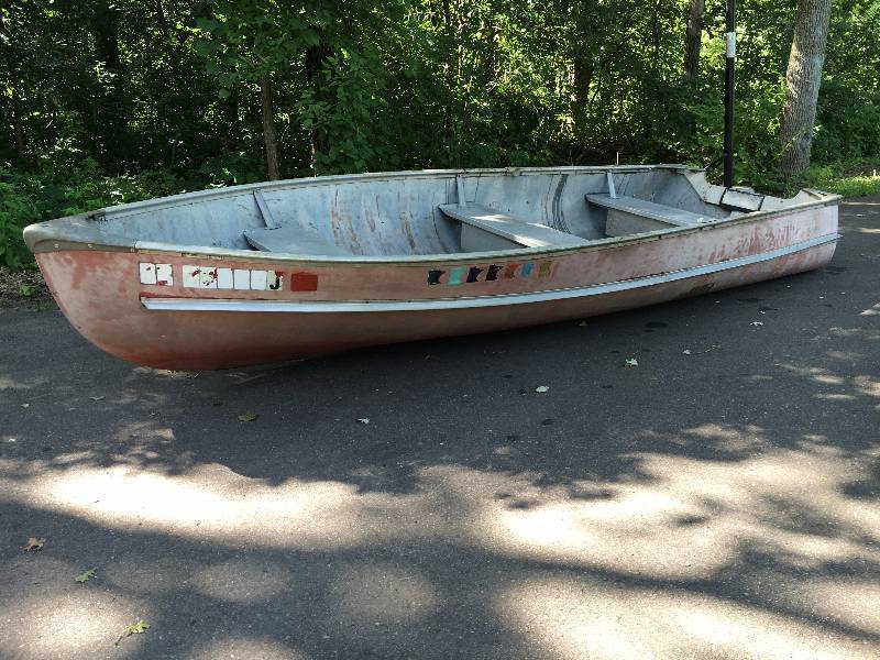 lot 4 image: 14ft Fiberglass Boat