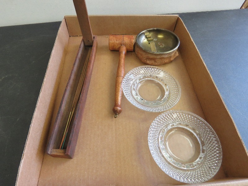 lot 286 image: This and That Lot