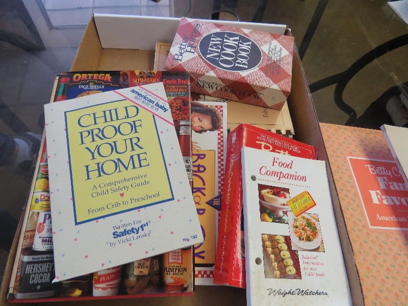lot 289 image: Cook Book Lot