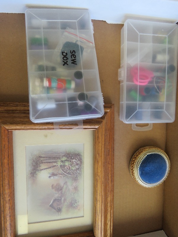 lot 290 image: Sewing Lot