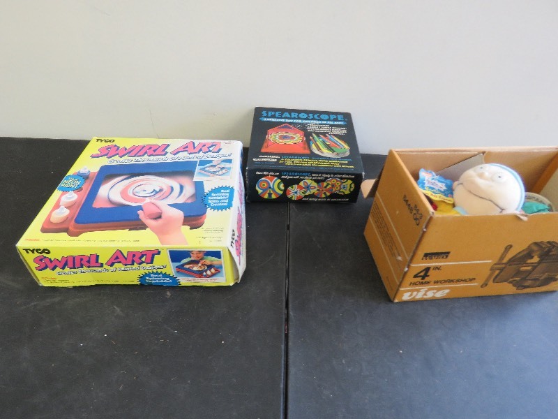 lot 300 image: Kids Lot