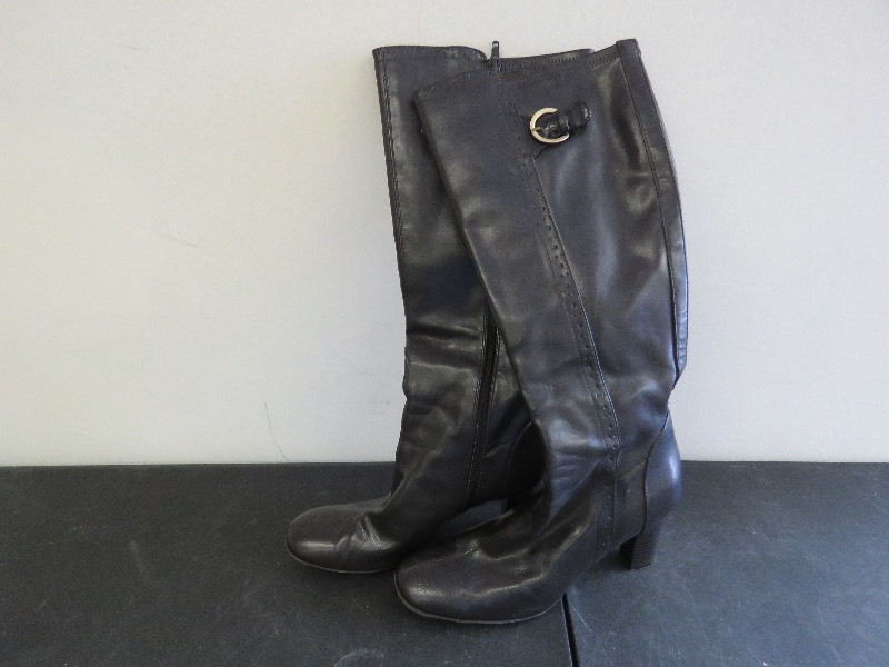 lot 314 image: Womens Boots