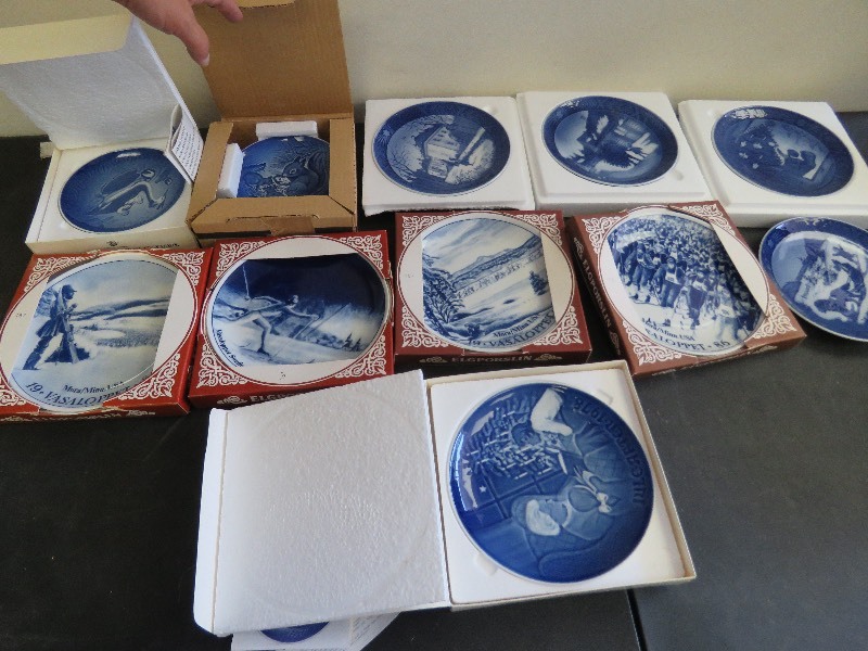lot 318 image: Collector Plates