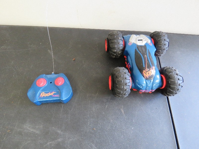 lot 324 image: Radio Controlled Car