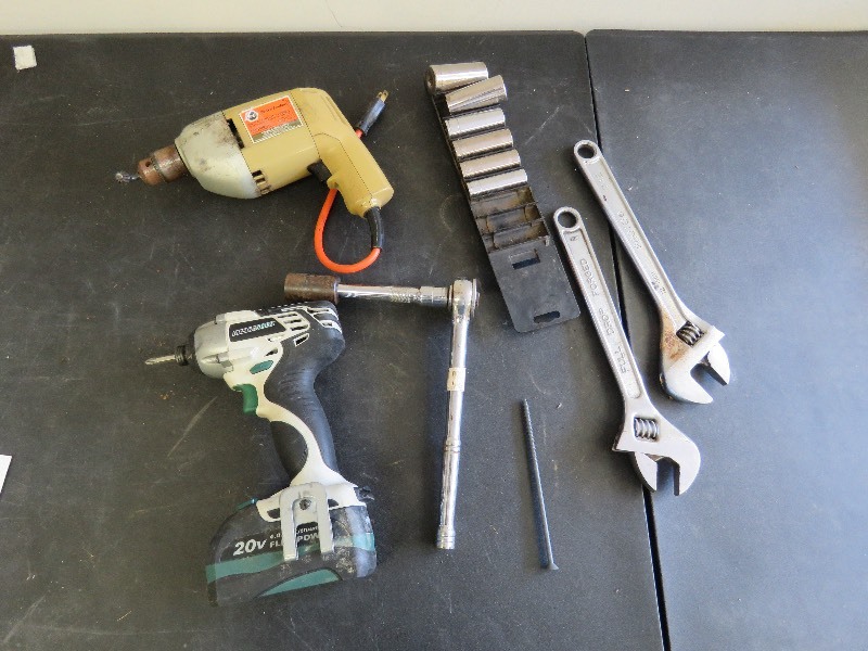 lot 330 image: Tool Lot